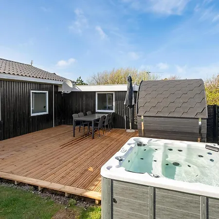 Lovely Newly Renovated House - 1005 Holiday home *
