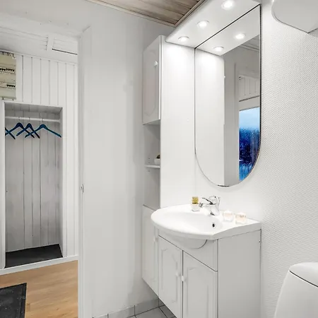 Lovely Newly Renovated House - 1005