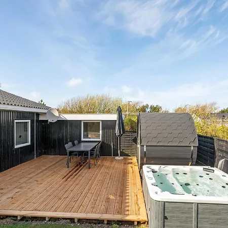 Lovely Newly Renovated House - 1005 Holiday home