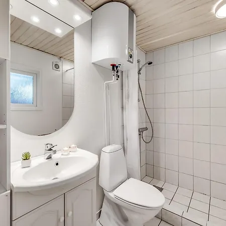 Lovely Newly Renovated House - 1005