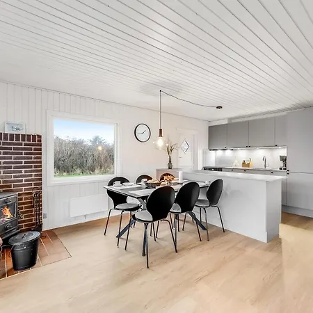 Lovely Newly Renovated House - 1005